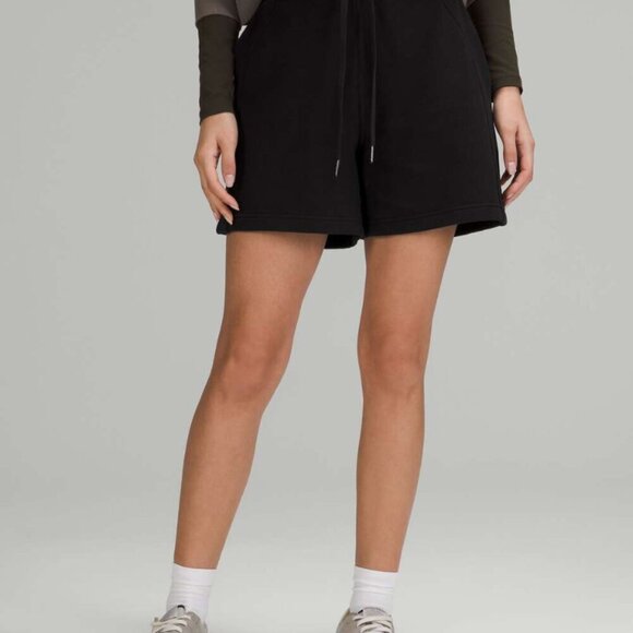 Lululemon Black Scuba Hi Rise Short 8 NWT - Picture 1 of 5